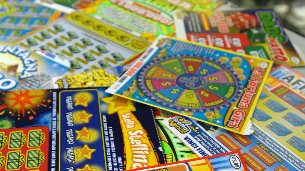 Come si diventa rivenditori di gratta e vinci: ecco i requisiti e quanto guadagna un tabaccaio